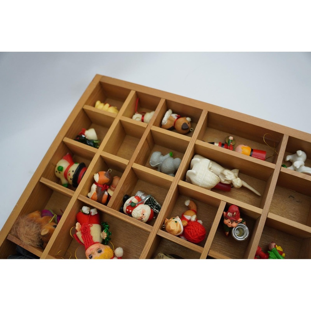 Vintage Enesco Wooden Advent Shadow Box With Mini Christmas Figurines - Picture 14 of 15